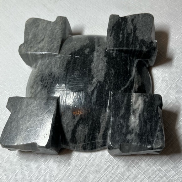 Vintage HAND-CARVED ALABASTER Ashtray or trinket dish
Aztec or Mayan Designs - Picture 4 of 6